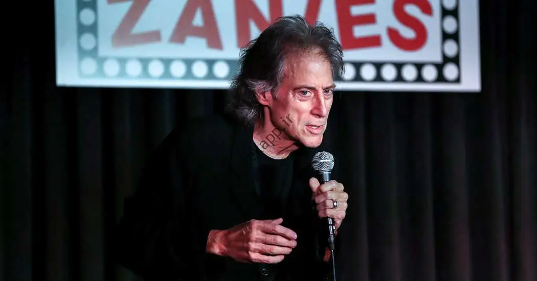 ریچارد لوئیس که به پارکینسون مبتلاست، از استندآپ کمدی کناره گیری می کند.